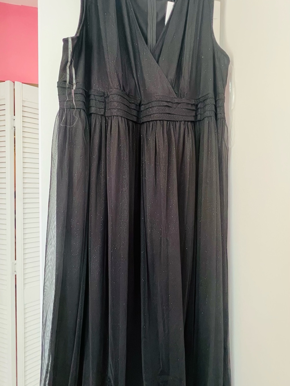 Elegant Black Sparkle V-Neck Evening Dress